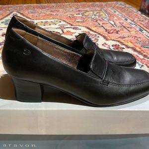 Like New Women’s Aravon Heals